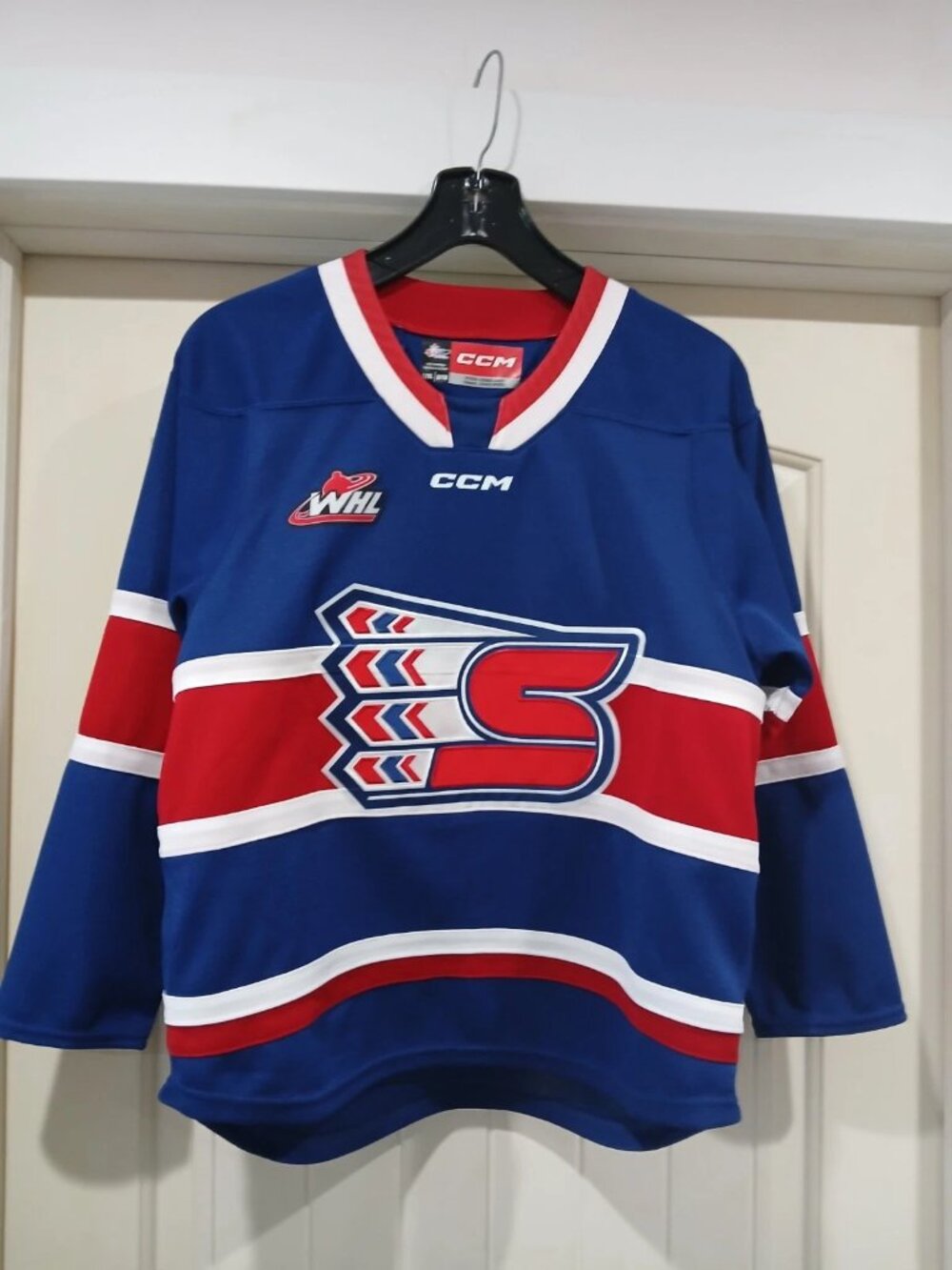 CCM CHL/WHL (major junior hockey) Spokane Chiefs blue jersey (youth size L/XL)